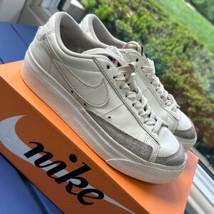 Nike blazer low size 6W